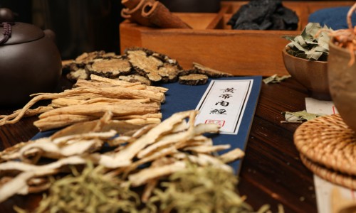 【独活药效与作用】独活中药功效与主治 - 独活中药苕药效是什么网